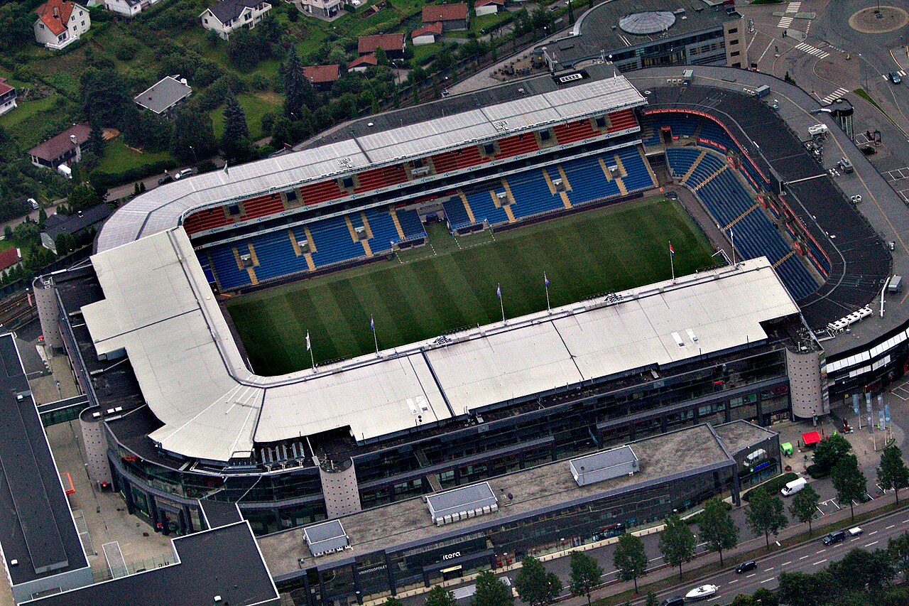 Estadi Olímpic Lluís Companys n?i Barcelona Femení t? ch?c bán k?t Champions League n?