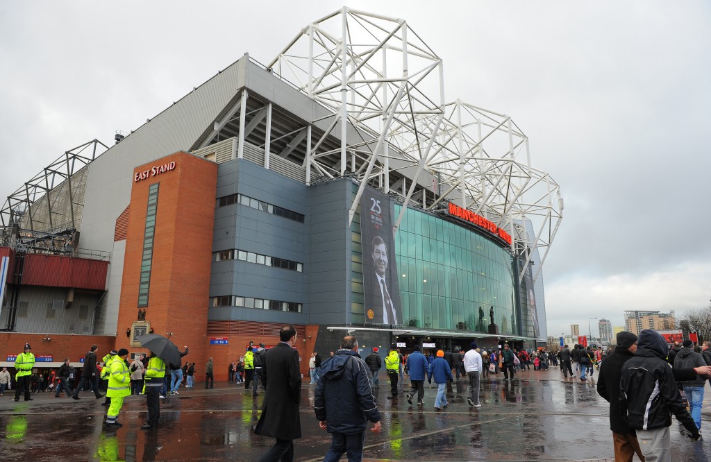 Khán ?ài East Stand Old Trafford tr??c tr?n Man Utd vs Brentford vòng 34 Premier League