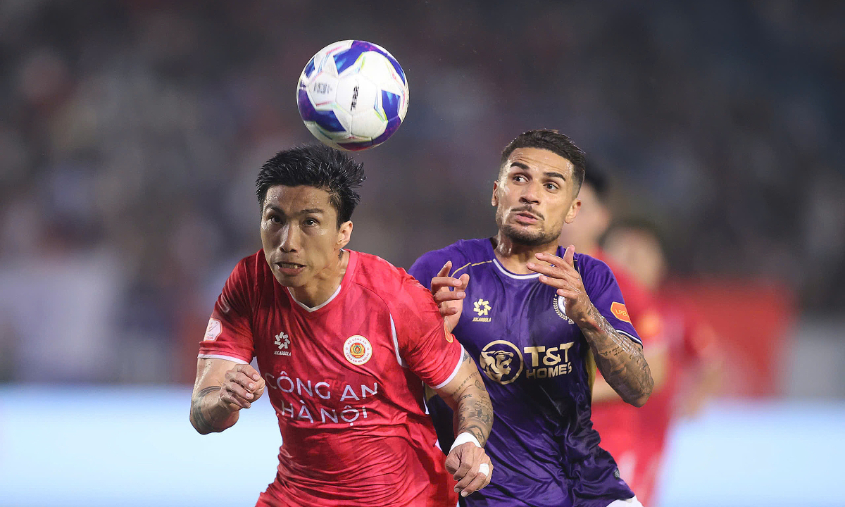 ?ình B?c trong màu áo CAHN sau cú hat-trick vòng 20 V-League tr??c SLNA