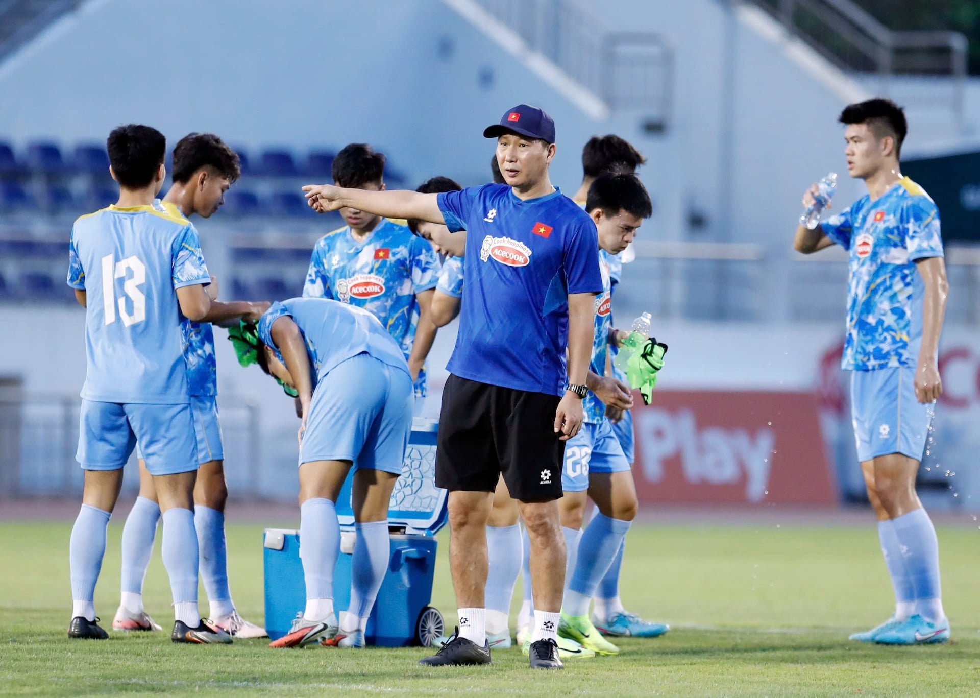 Phòng chi?n thu?t ASEAN Cup 2026 — s? ?? 3-4-3 v?i c?p Xuan Son và ?ình B?c