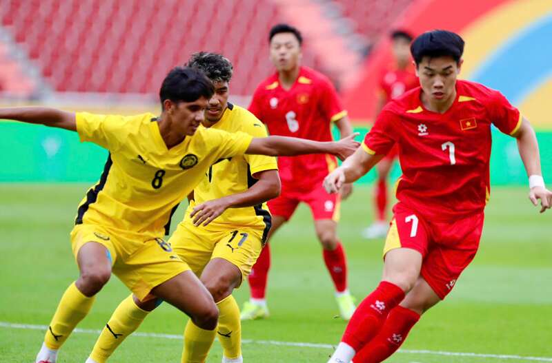 ?ình B?c ghi bàn 5 tr?n liên ti?p V-League 2025-26 trong màu áo CAHN