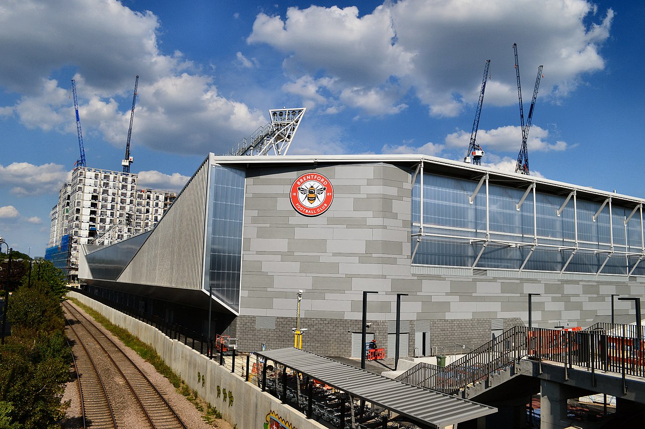 Gtech Community Stadium - san nhà c?a Brentford t?i vòng 37 Premier League 2025/26