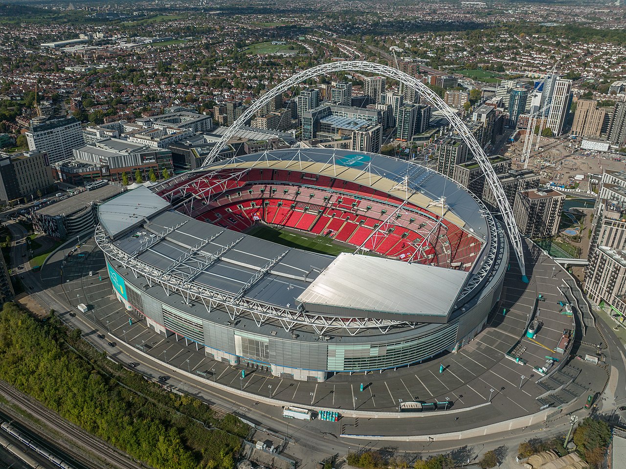 Wembley Stadium — bi?u t??ng bóng ?á Anh trong cu?i tu?n Premier League Vòng 35