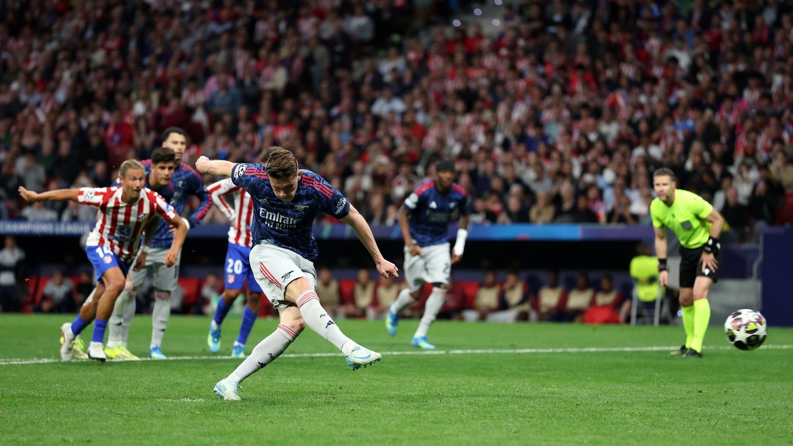 Viktor Gy?keres th?c hi?n qu? ph?t ??n cho Arsenal trong tr?n bán k?t UCL vs Atlético Madrid