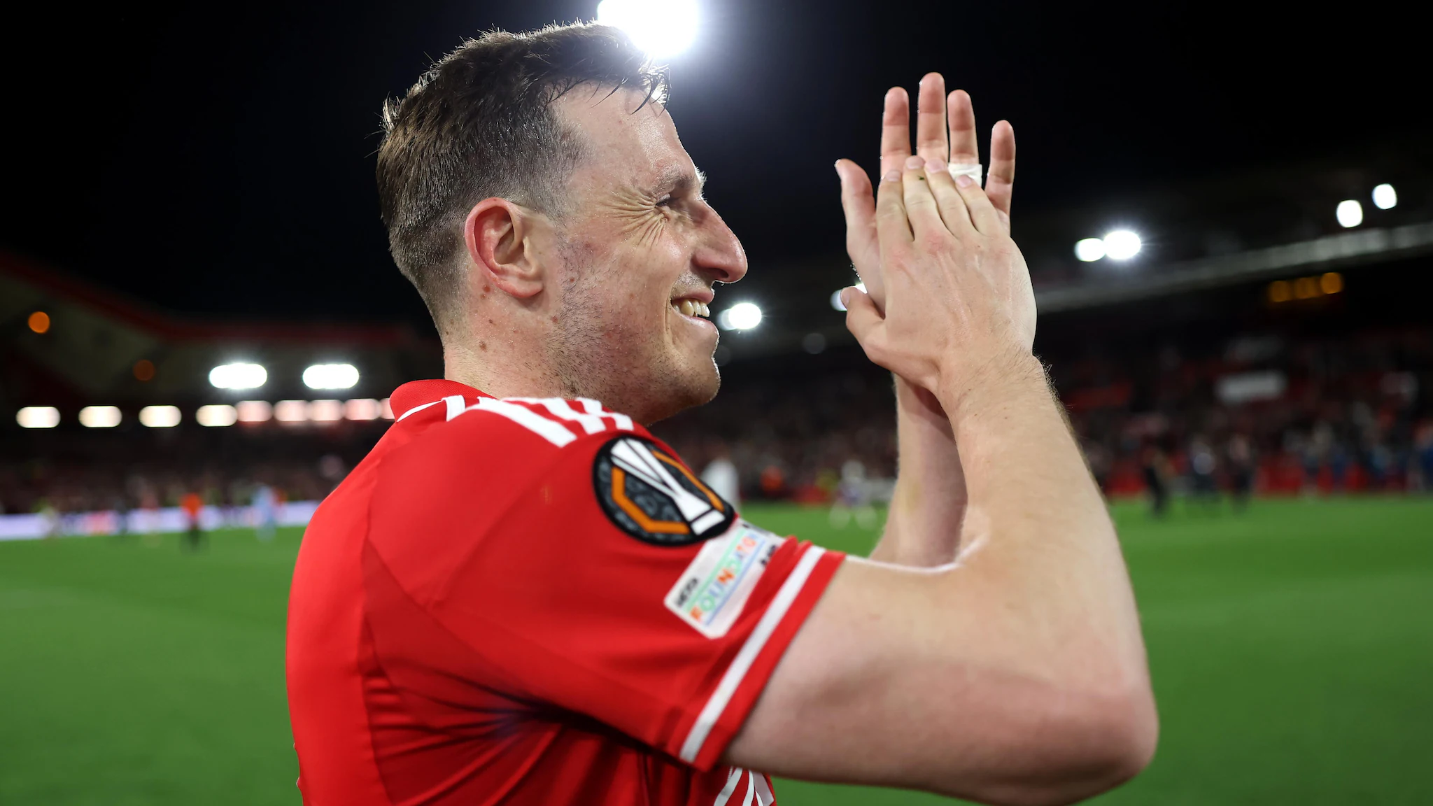 Nottingham Forest 1-0 Aston Villa l??t ?i EL bán k?t 2026 — Forest d?n tr??c nh? penalty Chris Wood