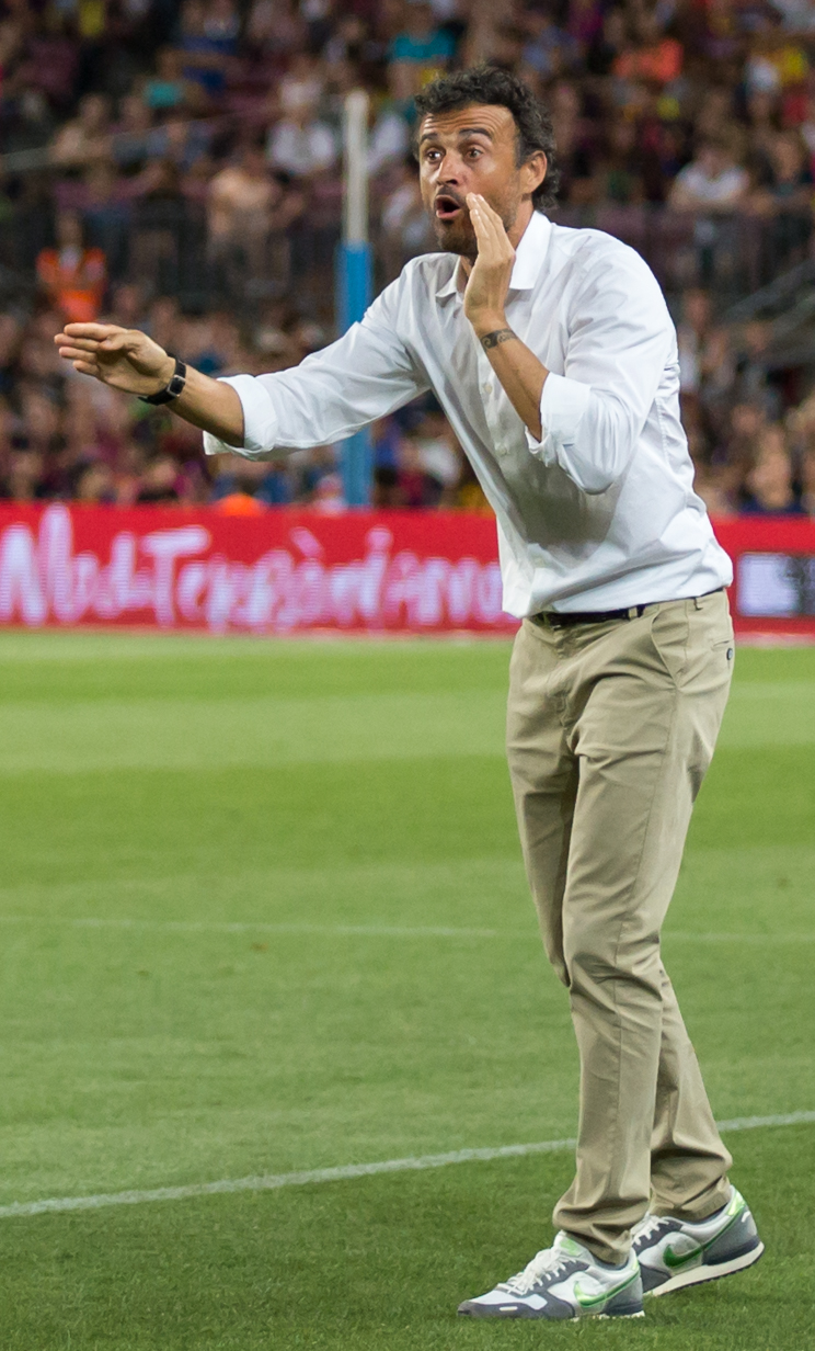 Luis Enrique s? ?? chi?n thu?t PSG v?ng Hakimi Zaire-Emery h?u v? ph?i Allianz Arena