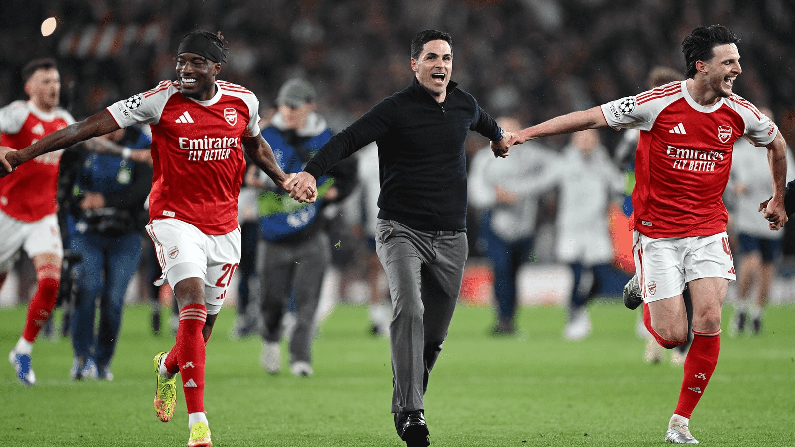 Arsenal ?n m?ng vào chung k?t UCL 2026