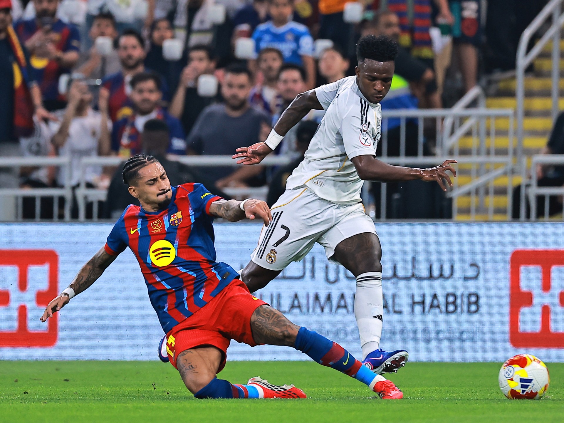 Barcelona ??ng quang La Liga Camp Nou El Clasico fan c?ng ??ng 2026