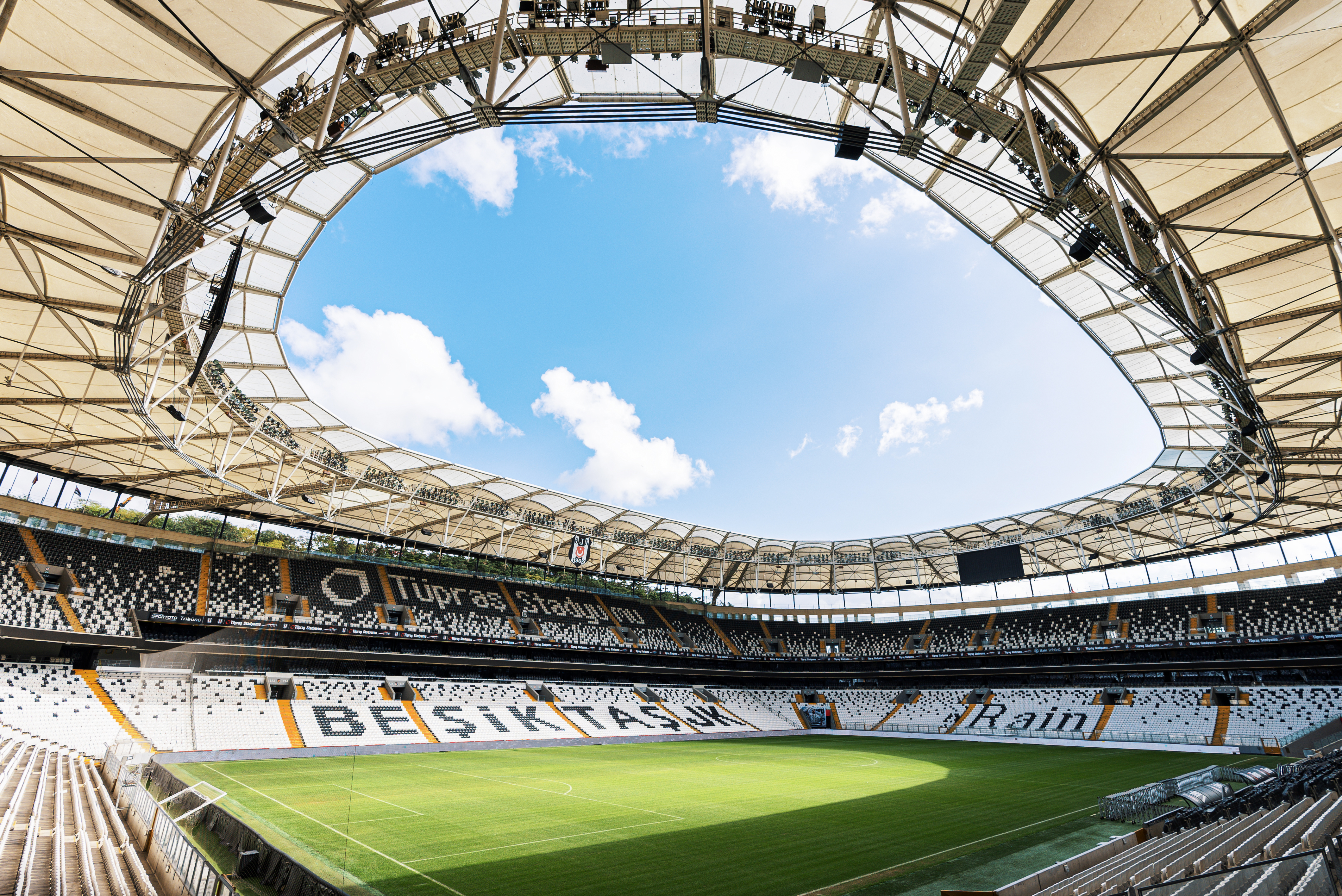 Be?ikta? Park Istanbul — san v?n ??ng ch? nhà c?a chung k?t Europa League 2026