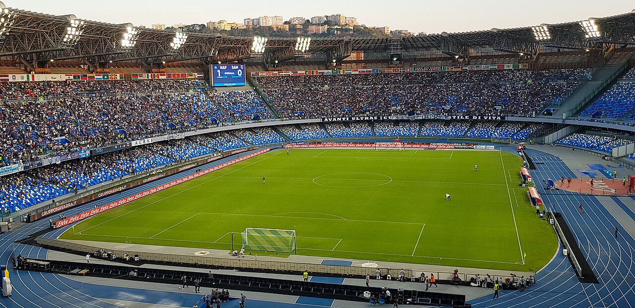 San Stadio Diego Armando Maradona — San nhà c?a Napoli trong cu?c ?ua Scudetto