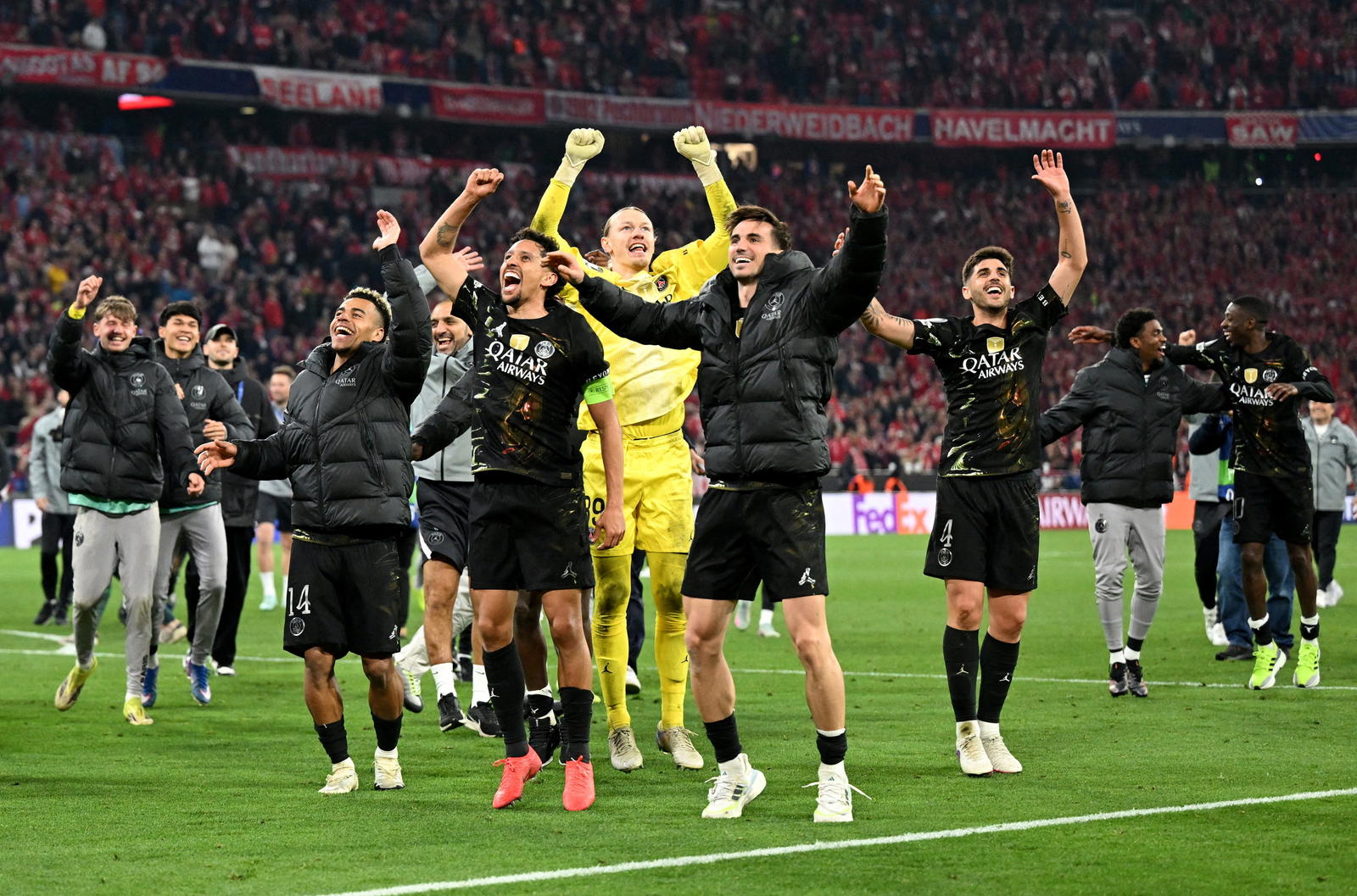 Vitinha ti?n v? PSG chung k?t Champions League Budapest 2026