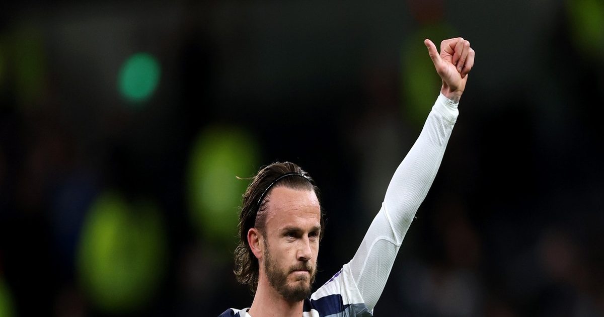 Tottenham tr? h?ng Premier League 2026 cau chuy?n ?êm sinh t?