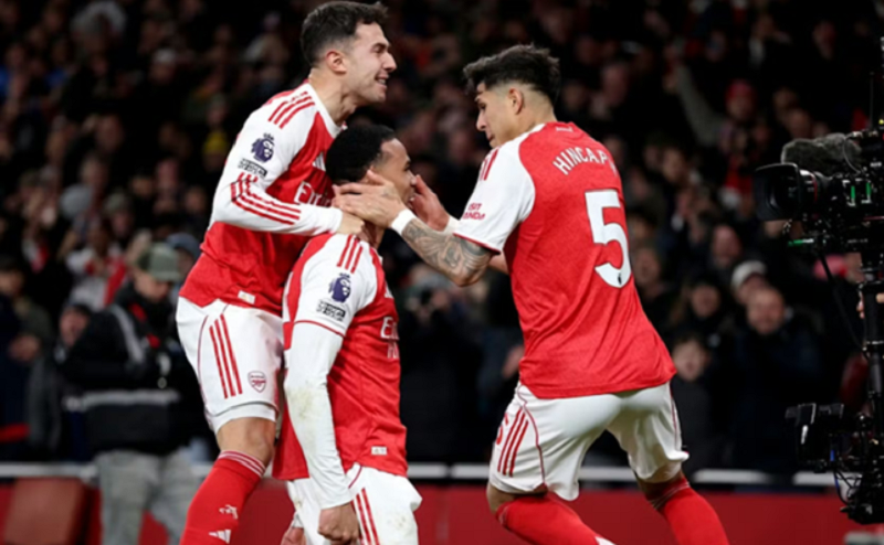 C?V Arsenal d?y sóng, Odegaard b? m?a mai là ‘Midgaard’ sau tr?n hòa ?áng quên
