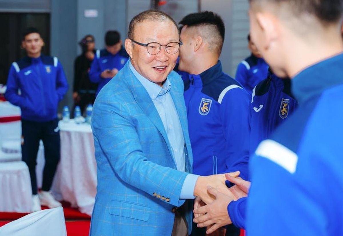 HLV Park Hang-seo trong vai trò c? v?n c?p cao c?a CLB B?c Ninh t?i V-League 2