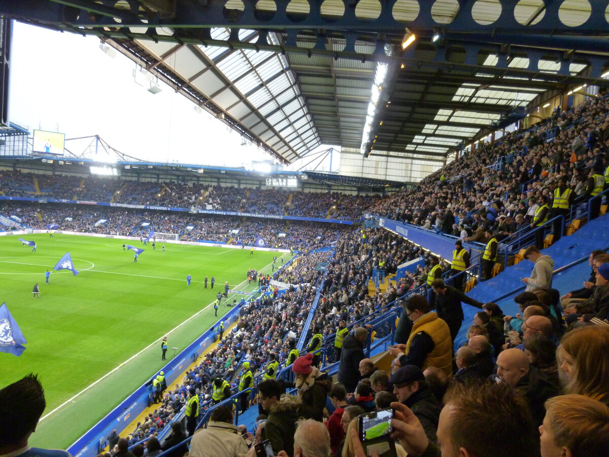 C? ??ng viên Chelsea và Man Utd t?i Stamford Bridge tr??c gi? bóng l?n