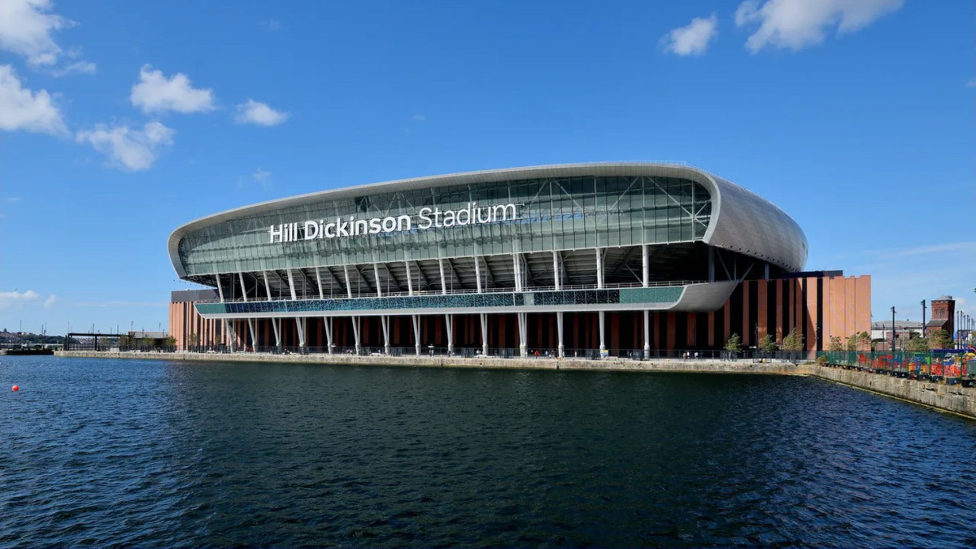 Hill Dickinson Stadium bên b? s?ng Mersey — san nhà m?i c?a Everton, n?i ?ón tr?n Merseyside Derby ??u tiên ngày 19/4/2026