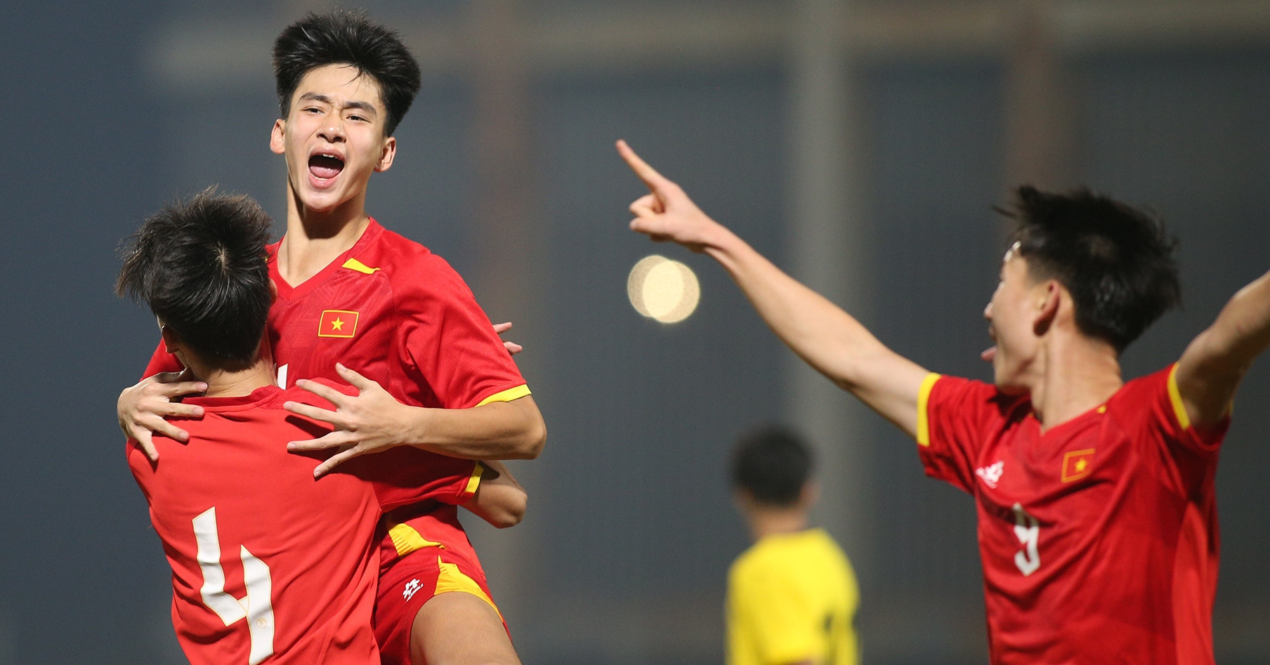 U17 Vi?t Nam vs Malaysia: ?êm Gresik, Khi Th? H? M?i B??c Ra ánh Sáng ??ng Nam á