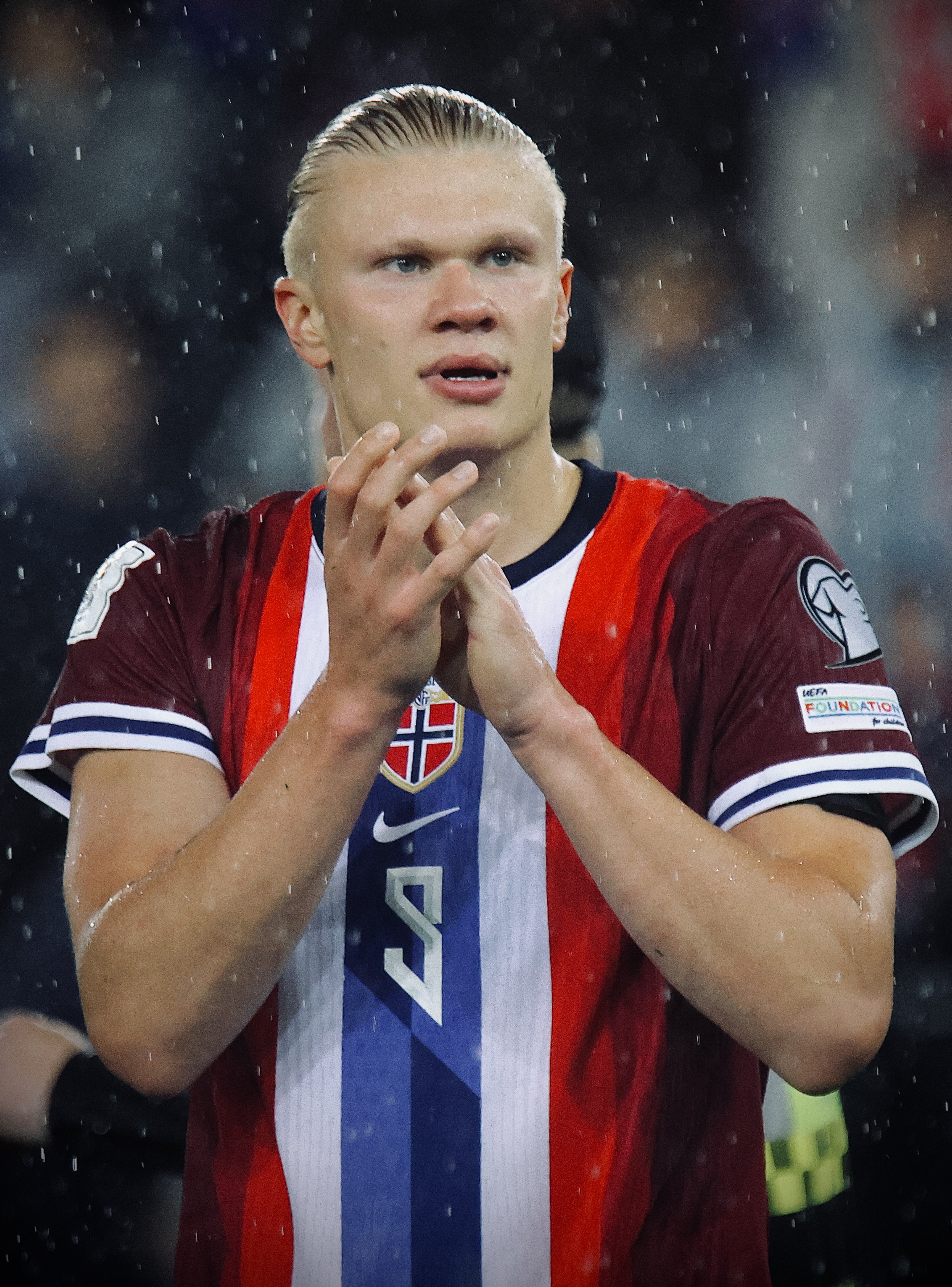 Erling Haaland ghi bàn quy?t ??nh cho Man City trong chi?n th?ng 2-1 tr??c Arsenal vòng 33 Ngo?i H?ng Anh
