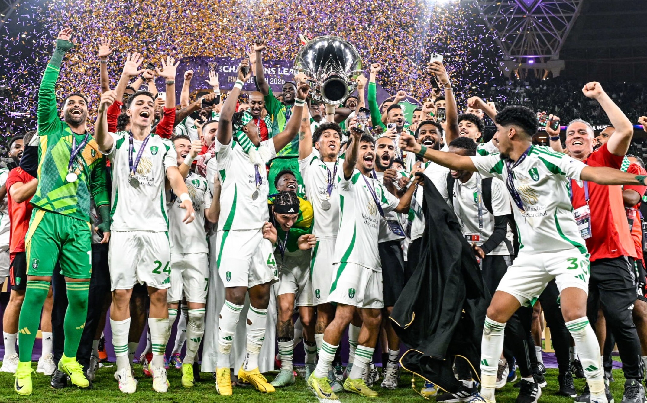 Al Ahli Saudi nang cao chi?c cúp AFC Champions League Elite 2026 sau tr?n chung k?t v?i Machida Zelvia t?i san King Abdullah Sports City Jeddah