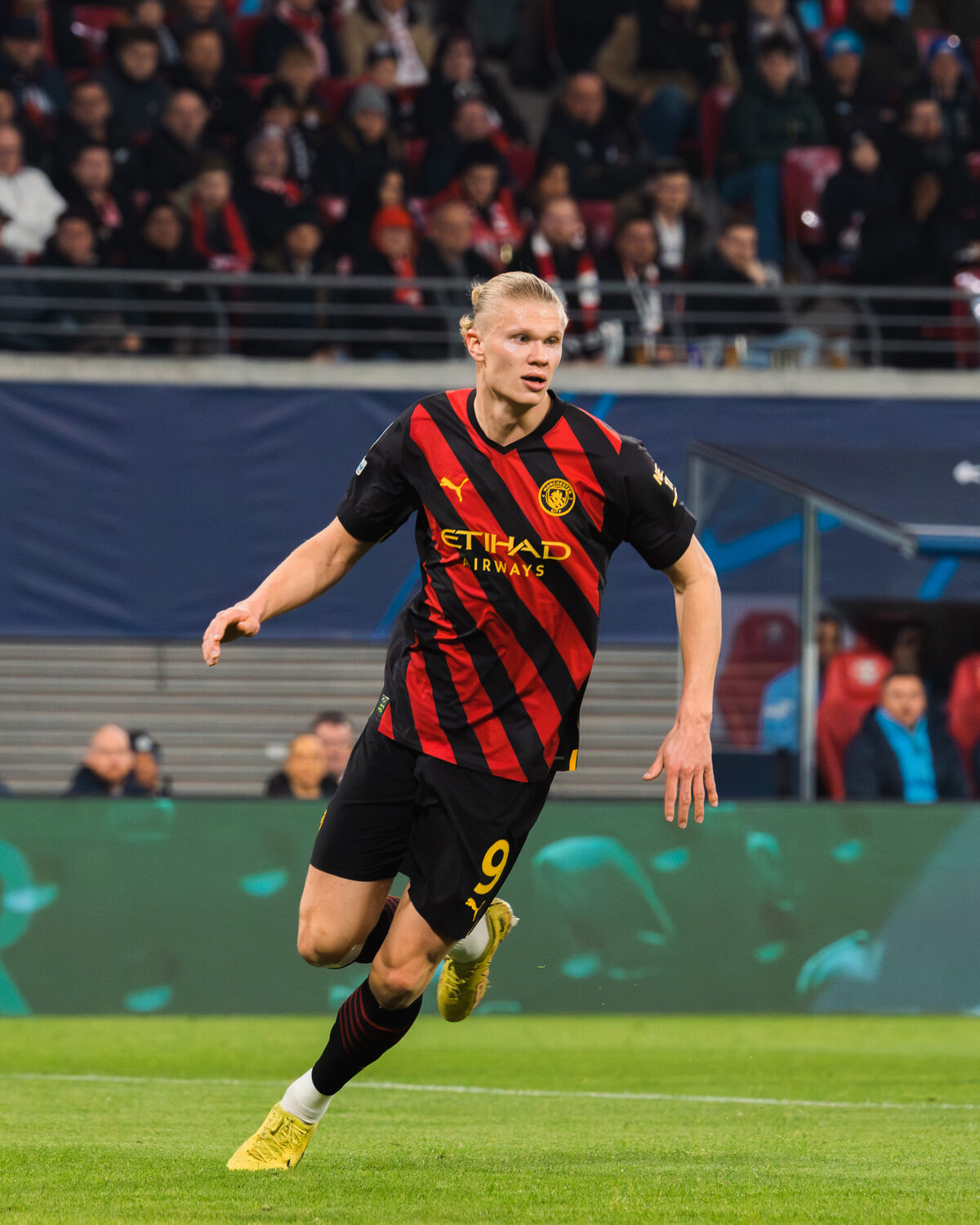 Erling Haaland kh?i ??ng tr??c tr?n Man City vs Arsenal vòng 33 Premier League 2025/26 t?i Etihad