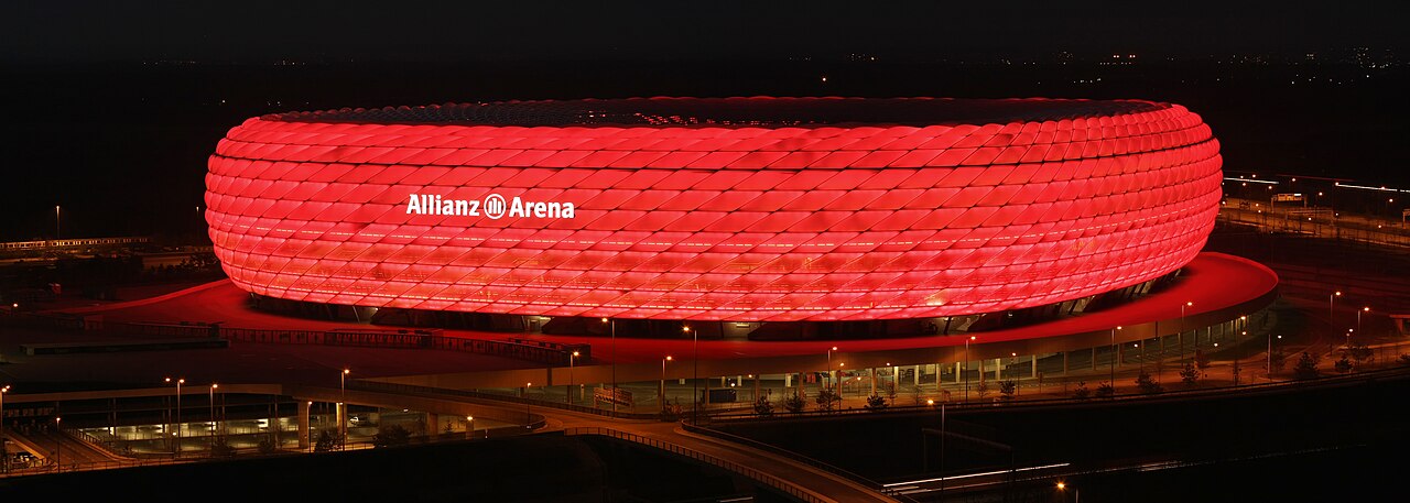 San Allianz Arena v? ?êm – n?i Bayern Munich nang cúp Bundesliga mùa 2025-26